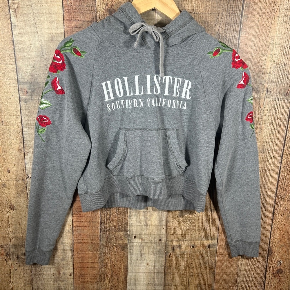 Hollister Cropped Hoodie Floral Rose Embroidered Cozy Gray Pullover Small